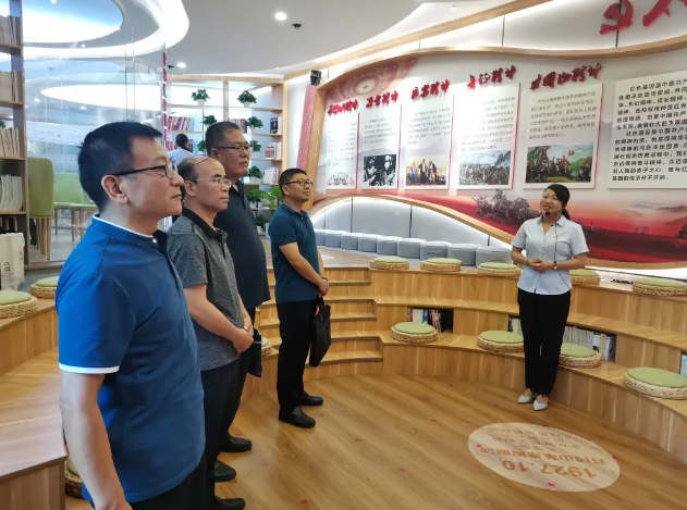 市檔案館領(lǐng)導到集團調研指導工作81