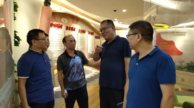 市檔案館領(lǐng)導到集團調研指導工作81