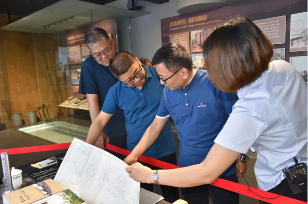 市檔案館領(lǐng)導到集團調研指導工作81