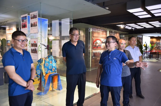 市檔案館領(lǐng)導到集團調研指導工作81