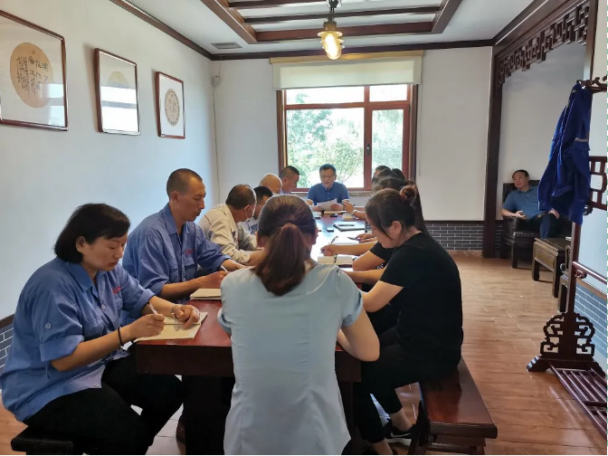 集團辦公室召開(kāi)部門(mén)會(huì )議41