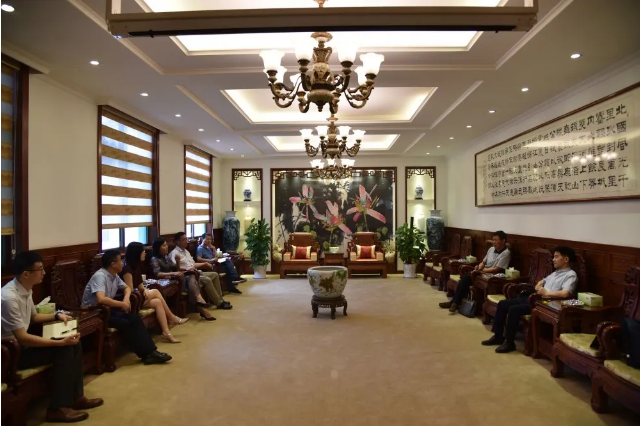 市工信局副局長(cháng)邱萬(wàn)勇到集團調研指導工作32