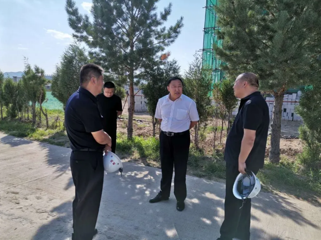 赤峰市領(lǐng)導到鵬峰化工調研指導工作37