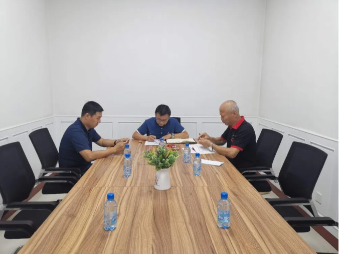 集團機關(guān)黨支部召開(kāi)支委會(huì )56