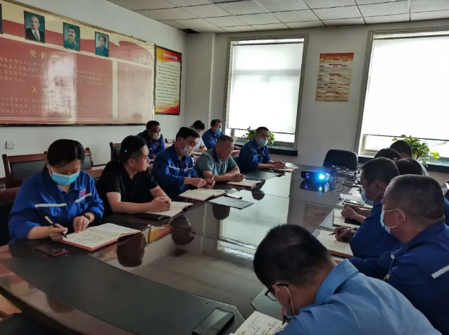 魯中水泥召開(kāi)月度經(jīng)營(yíng)分析會(huì )35