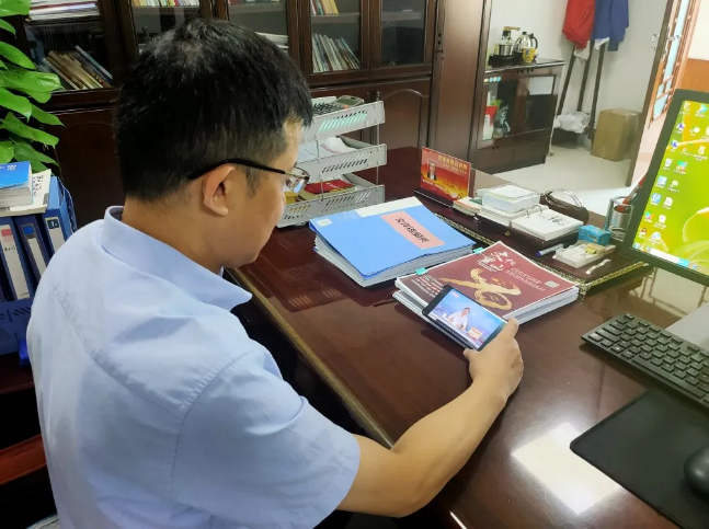 集團黨員收看區委書(shū)記李新勝講黨史上黨課94