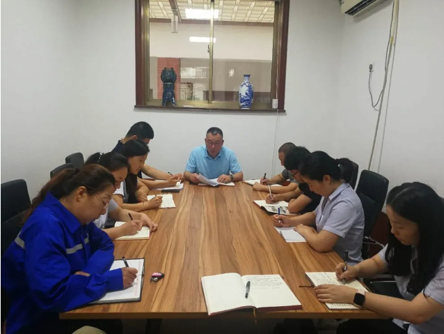 財務(wù)中心召開(kāi)部門(mén)工作會(huì )議16