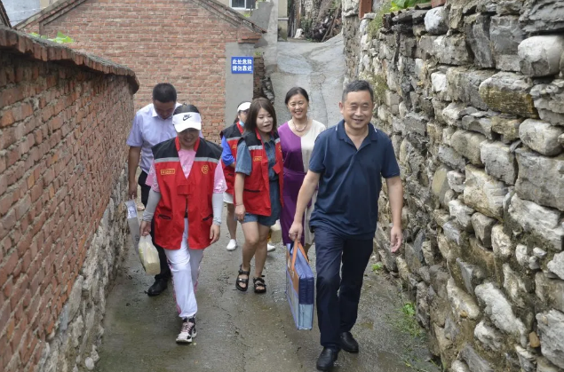 愛(ài)心敬老 傳遞溫情92