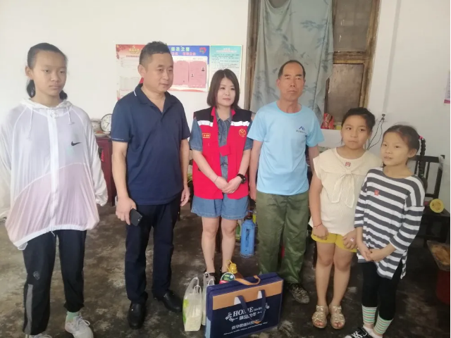 愛(ài)心敬老 傳遞溫情92