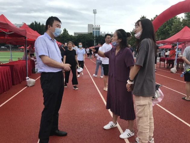 集團組織參加淄川區夏季人才招聘會(huì )75