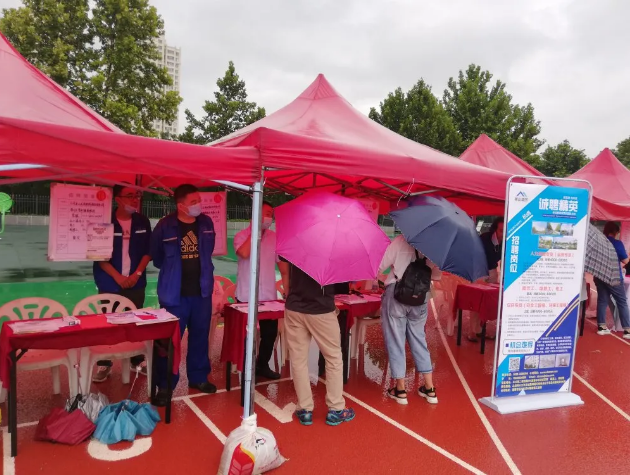 集團組織參加淄川區夏季人才招聘會(huì )75