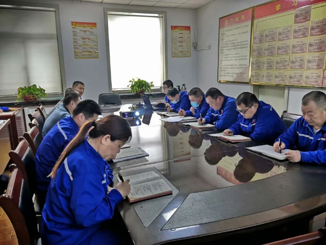 魯中水泥召開(kāi)月度經(jīng)營(yíng)分析會(huì )議18