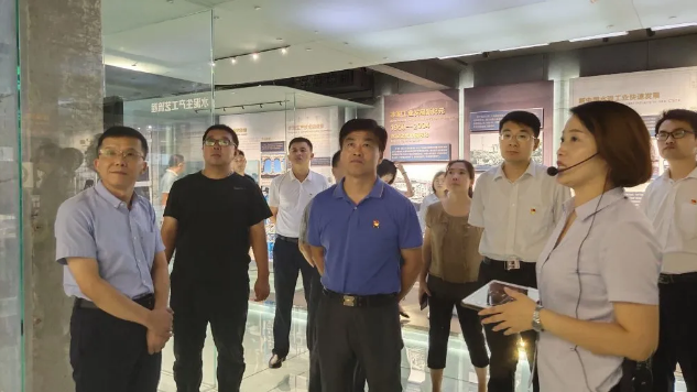 區委編辦黨支部到集團開(kāi)展主題黨日活動(dòng)56