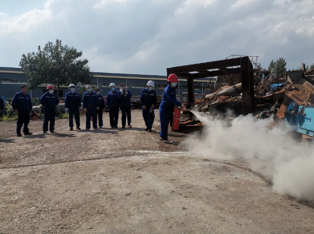 魯中水泥組織消防應急演練53