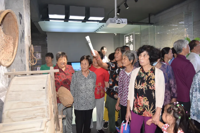 進(jìn)重山 看巨變 贏(yíng)未來(lái)14