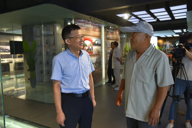 進(jìn)重山 看巨變 贏(yíng)未來(lái)14