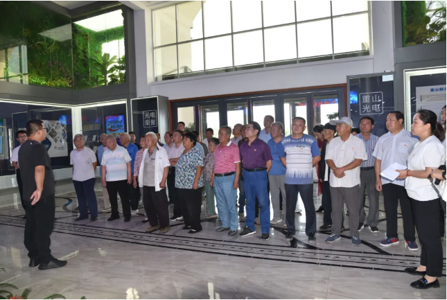 南韓村黨員走進(jìn)重山集團開(kāi)展主題黨日活動(dòng)99