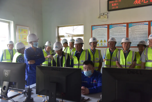 南韓村黨員走進(jìn)重山集團開(kāi)展主題黨日活動(dòng)99