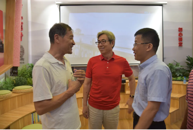 南韓村黨員走進(jìn)重山集團開(kāi)展主題黨日活動(dòng)99