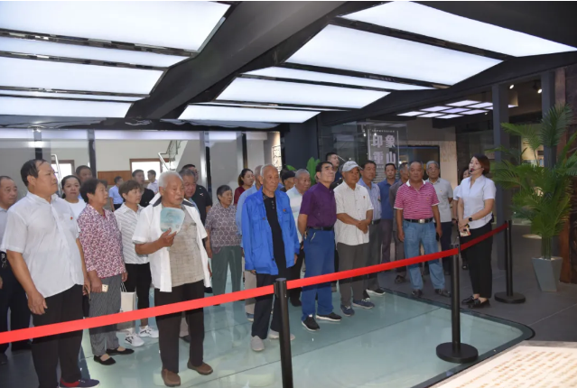 南韓村黨員走進(jìn)重山集團開(kāi)展主題黨日活動(dòng)99