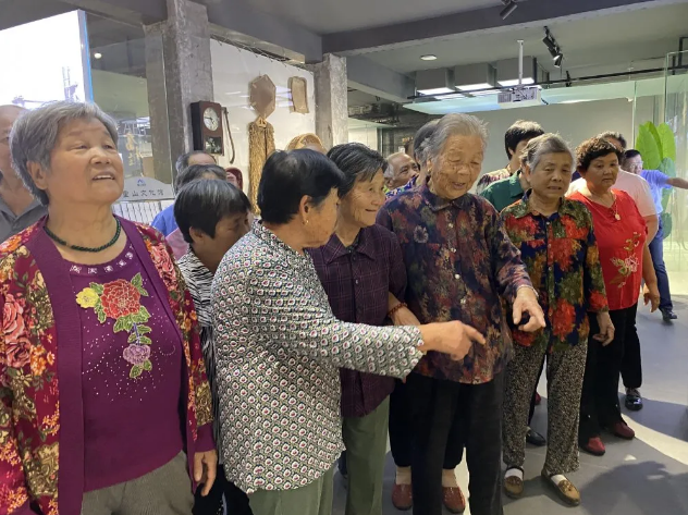 加強村企溝通 促進(jìn)和諧發(fā)展——南韓村民參加重山集團企業(yè)開(kāi)放日活動(dòng)95