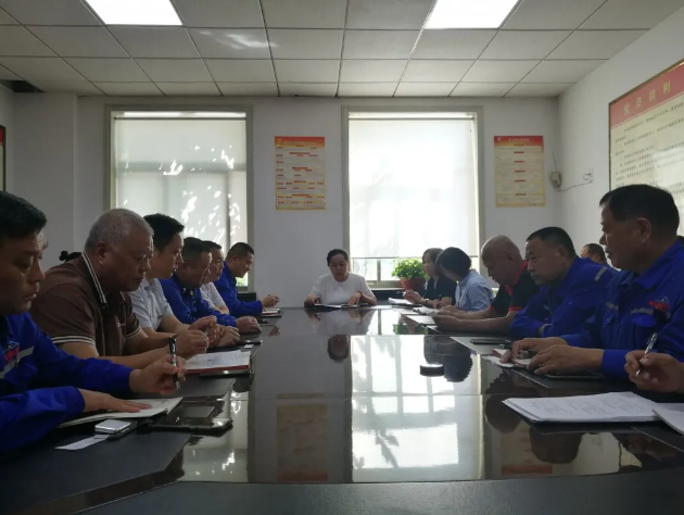 魯中水泥黨支部召開(kāi)中共預備黨員接收大會(huì )89