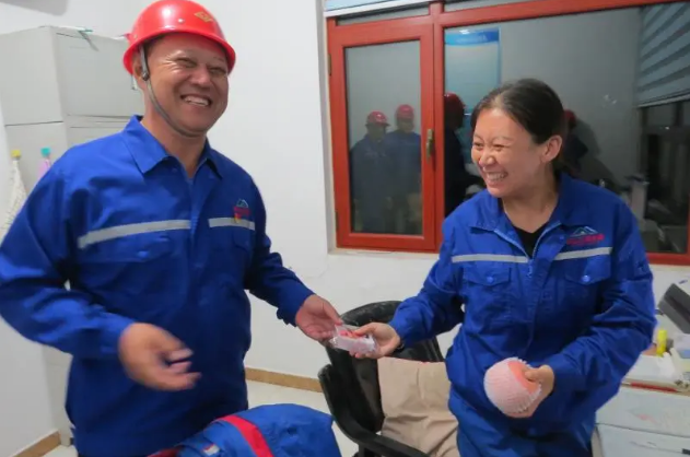 知行合一，情暖雙節 黃驊三陽(yáng)總經(jīng)理王軍林慰問(wèn)堅守一線(xiàn)員工58