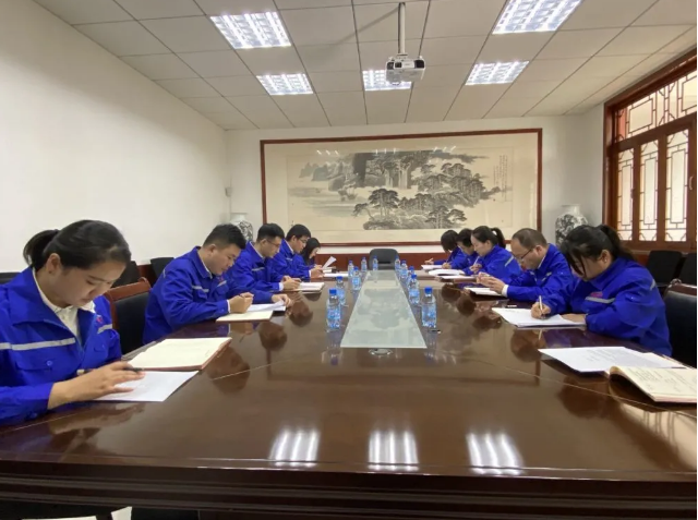 集團運營(yíng)中心召開(kāi)部門(mén)工作會(huì )議24