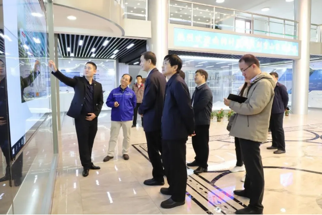 市政府研究室主任翟國梁到重山光電調研62