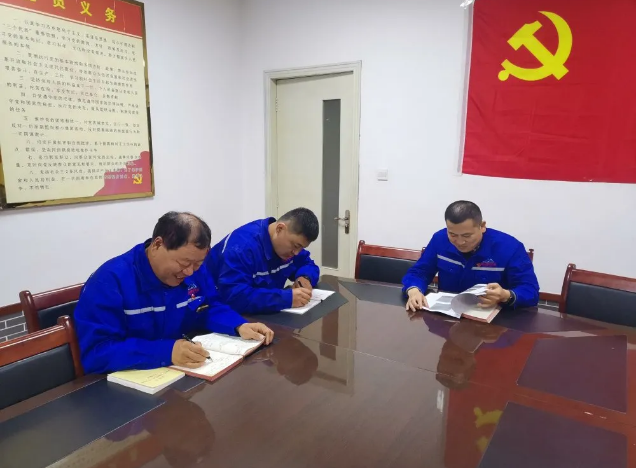 魯中水泥黨支部組織召開(kāi)支委會(huì )、 主題黨日活動(dòng)0