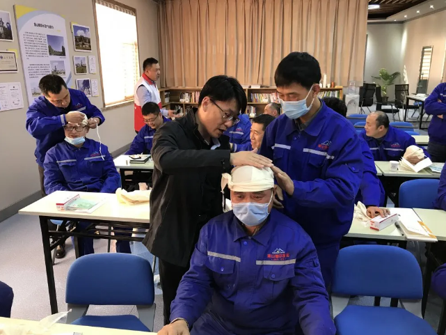集團組織紅十字應(yīng)急救護培訓(xùn)