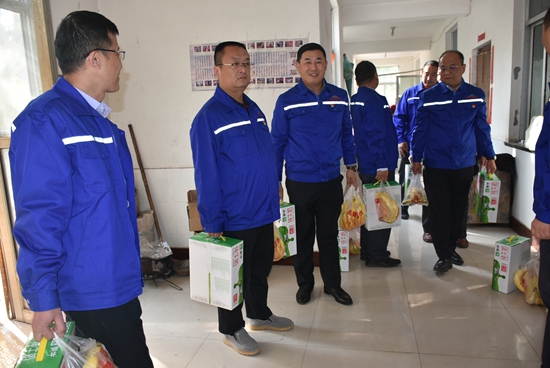 集團機關(guān)黨支部到南韓村老年幸福院獻愛心